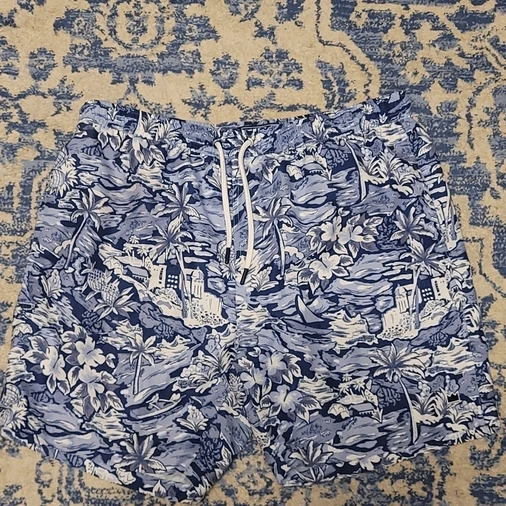Crown & Ivy sz large blue white tropical beach swim trunks shorts SW42